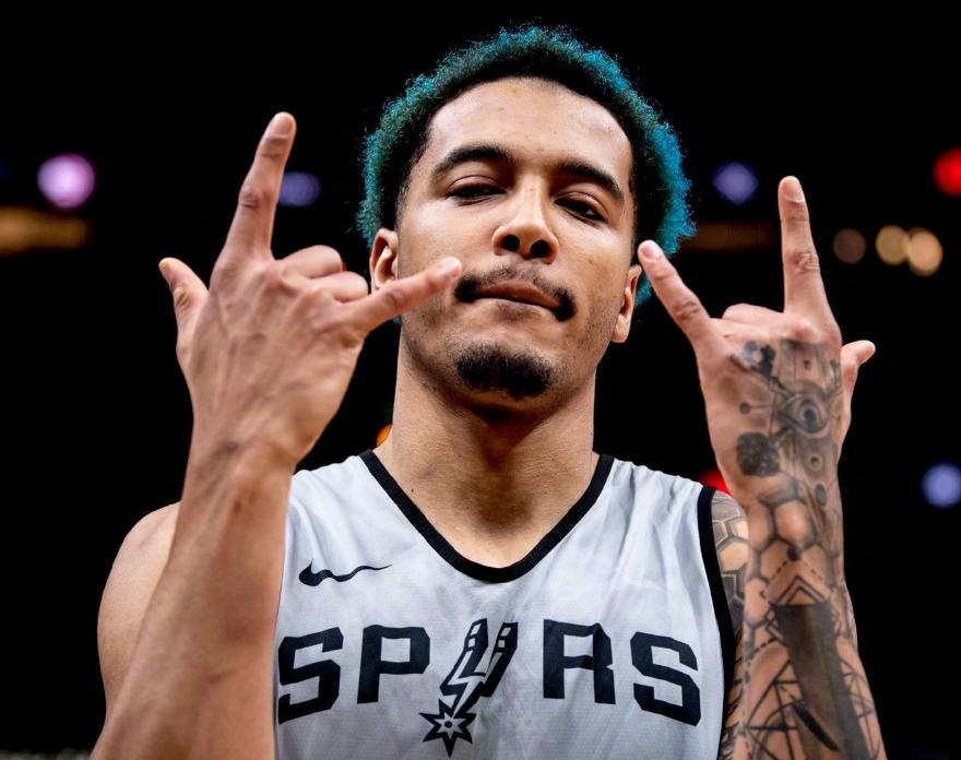 赛前亚冠焦点战，菲尼克斯太阳队长鼓劲，更衣室稳定，年轻球员得到机会 