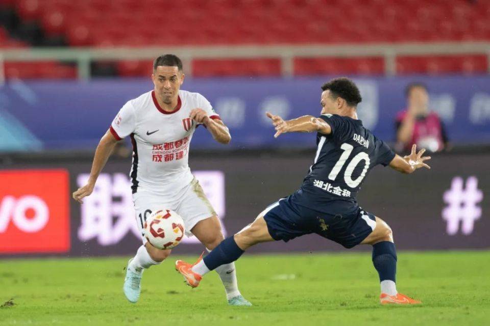 成都蓉城冲刺阶段绝杀压哨，志在CBA季后赛名次提升，底气十足，资深球员宣示担当的简单介绍