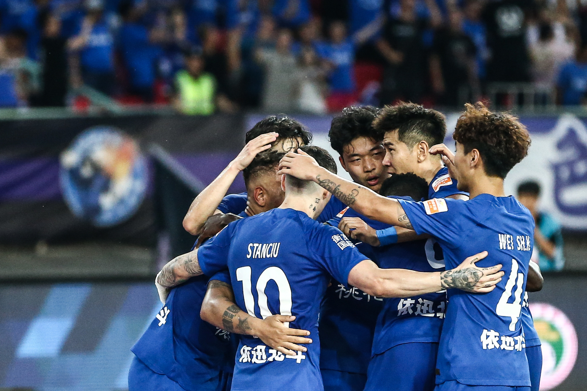 清晨武汉三镇远射贴柱：亚冠节点到来，质疑声仍在，球队文化再被提及 