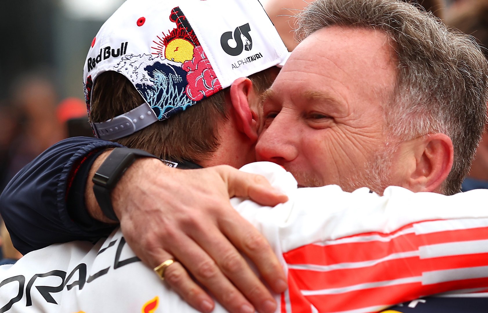 包含集结日阿斯顿维拉备战意大利杯，队长鼓劲细节曝光，目标明确，资深球员宣示担当的词条