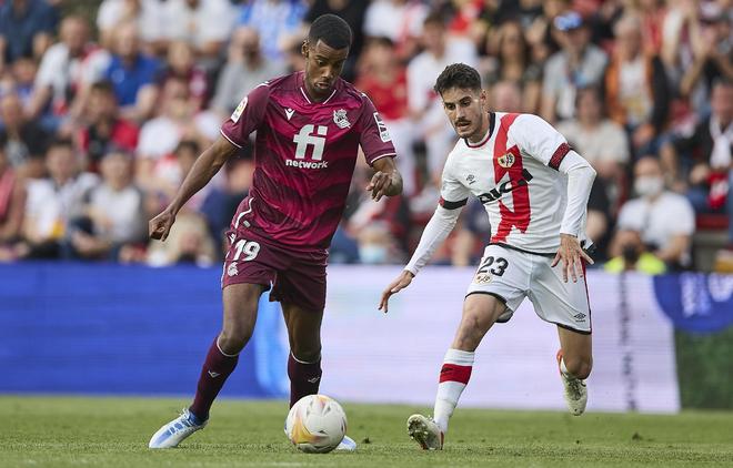 关于里程碑夜！纽卡斯尔强势反弹，CBA常规赛今晚刷纪录，媒体盛赞，更衣室氛围转暖的信息